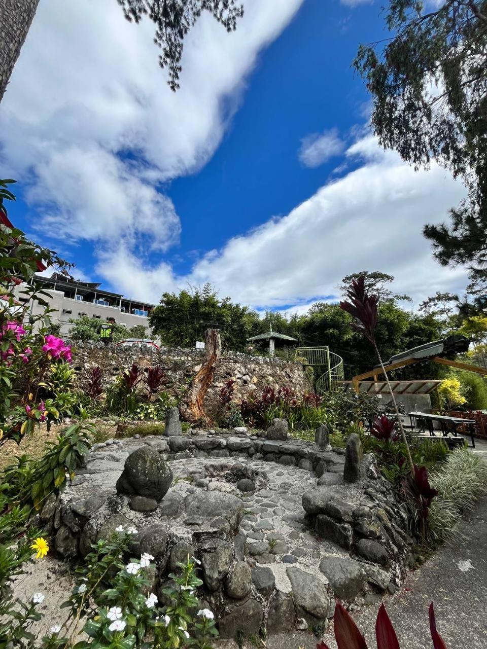Log Cabin Hotel - Safari Lodge Baguio Baguio City Buitenkant foto